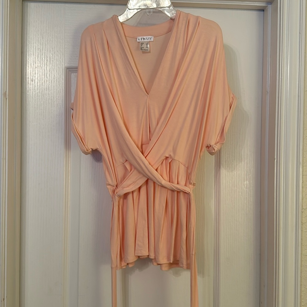 NWOT Peach/Pink Venus top size small